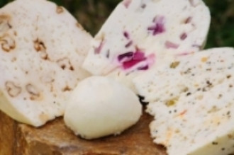 Fresh seasoned cheese